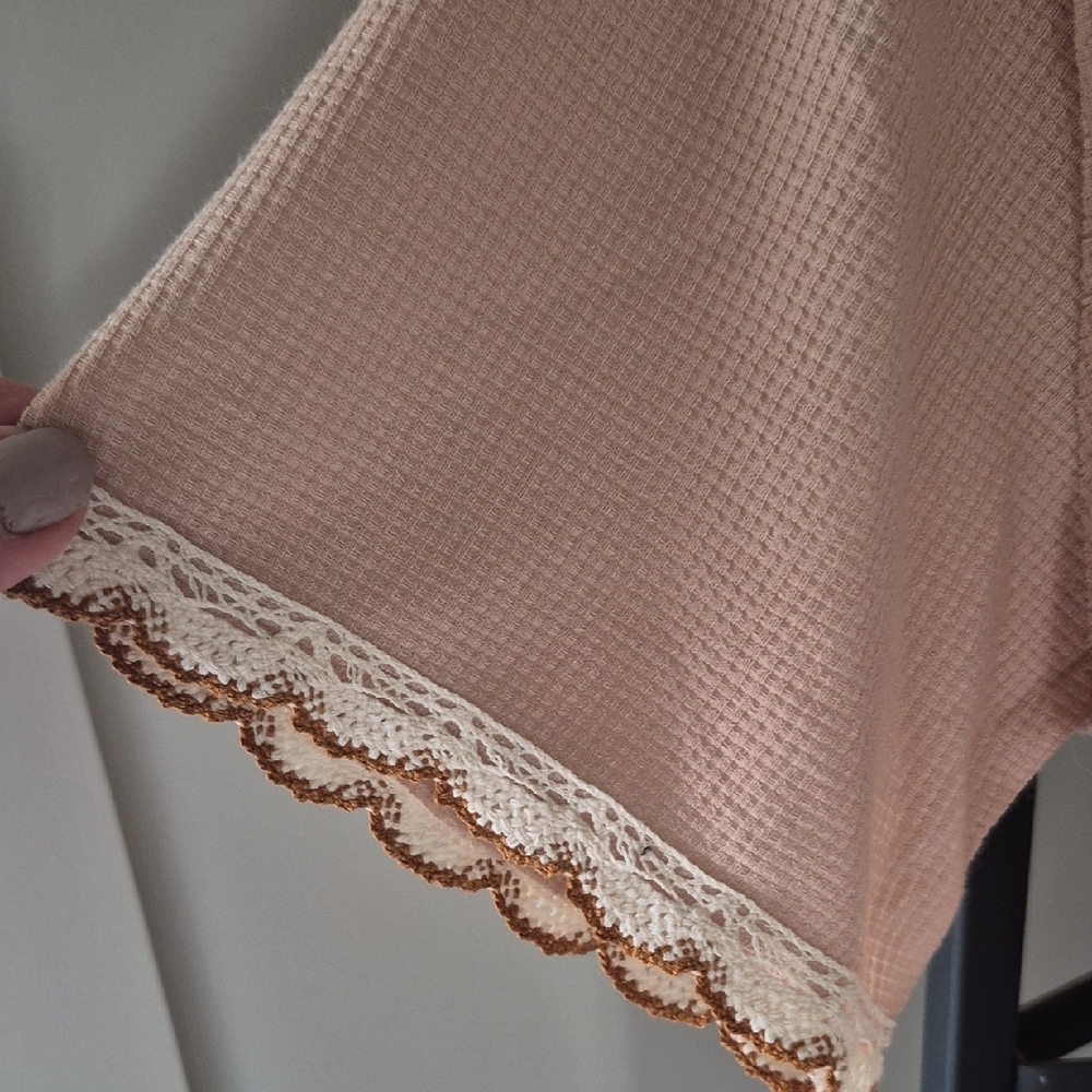 POL Waffle Knit V-Neck Top in beige with Cream Lace - Picture 4 of 7